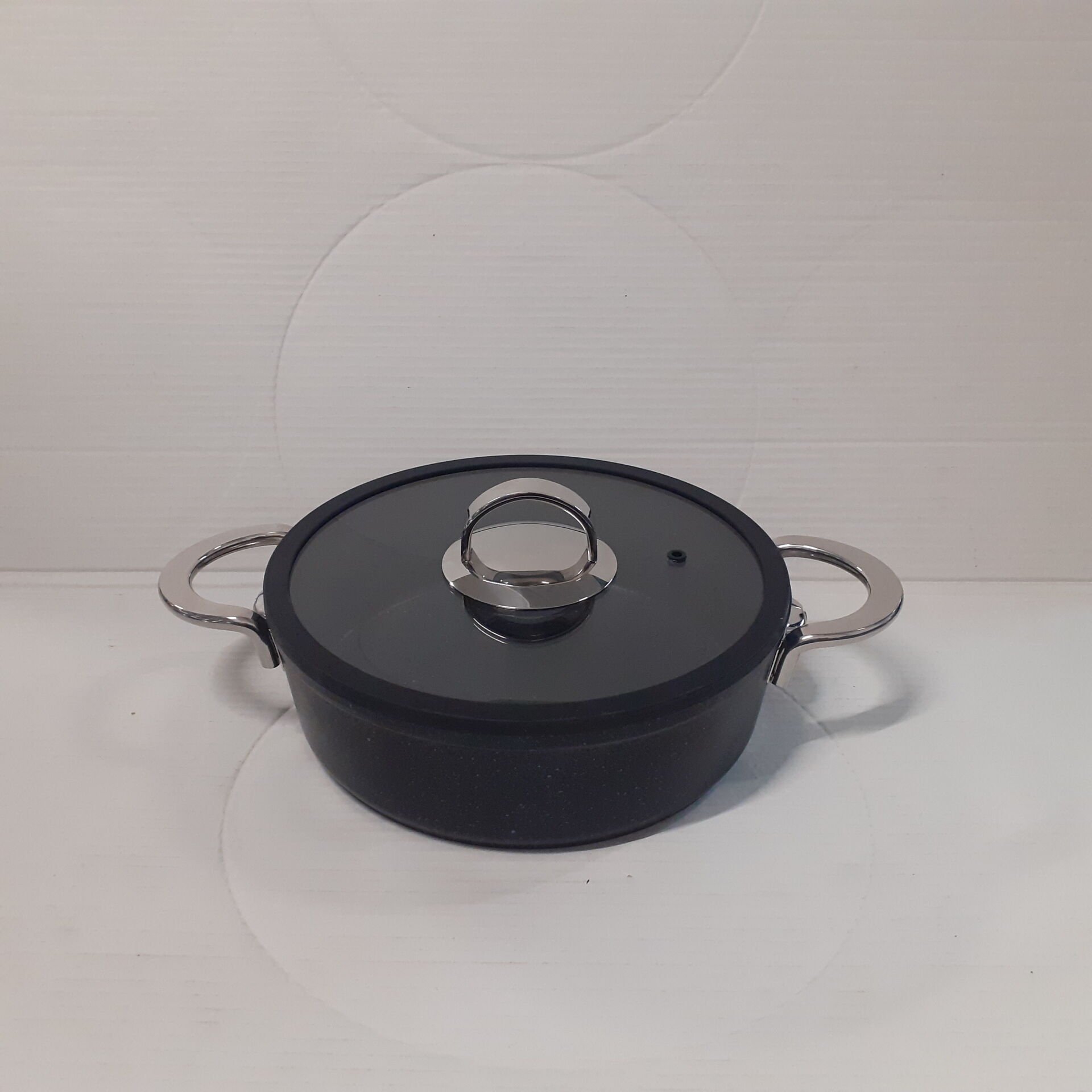 Gülsan Ezme Karnıyarık Tencere 26 Cm Metal Sap Silikon cam kapaklı